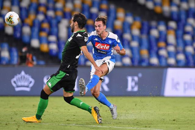 塔韦尼耶在曼联主场的英超表现显著，距纪录仅一步之遥